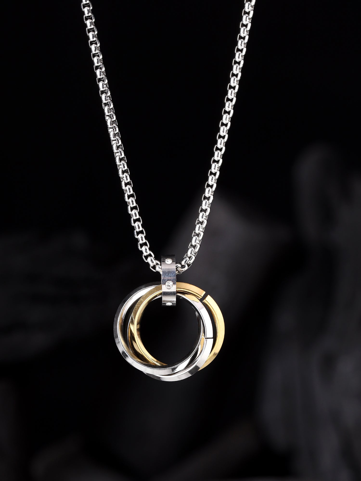 Three Rings Round Circle Pendant (Gold)