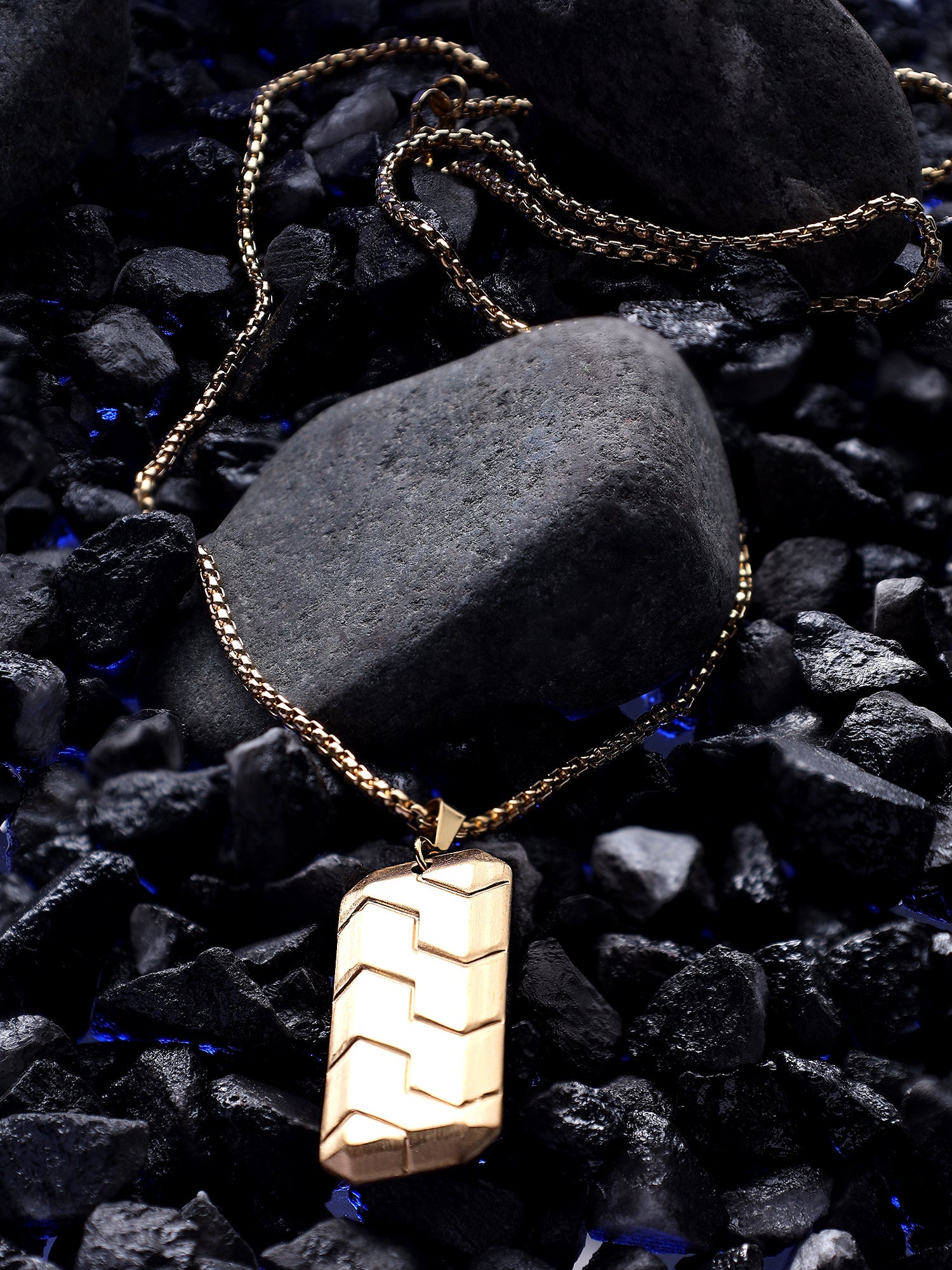 Hexagonal 3D Diagonal Tire Pendant (Gold)