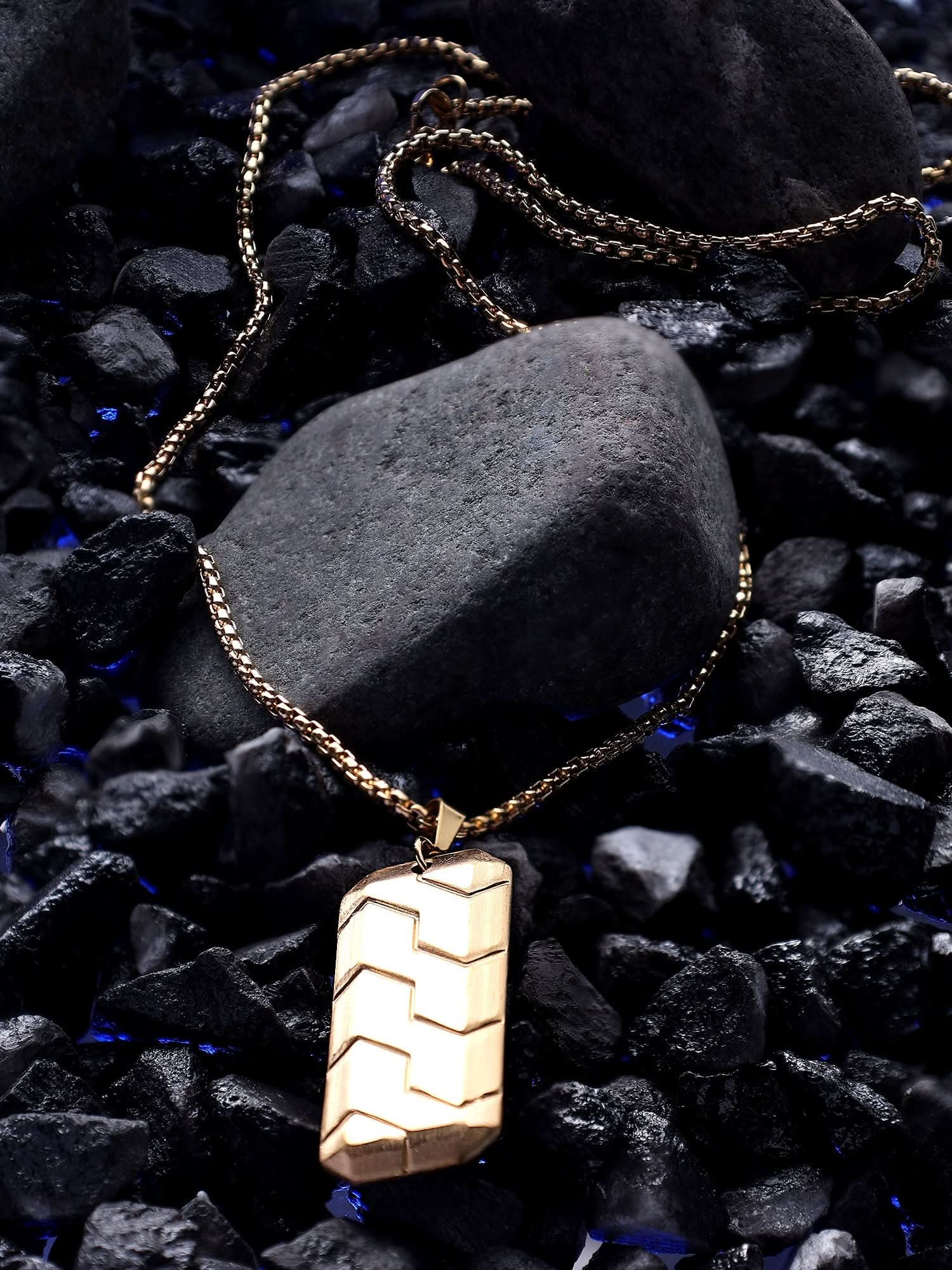 Hexagonal 3D Diagonal Tire Pendant (Gold)