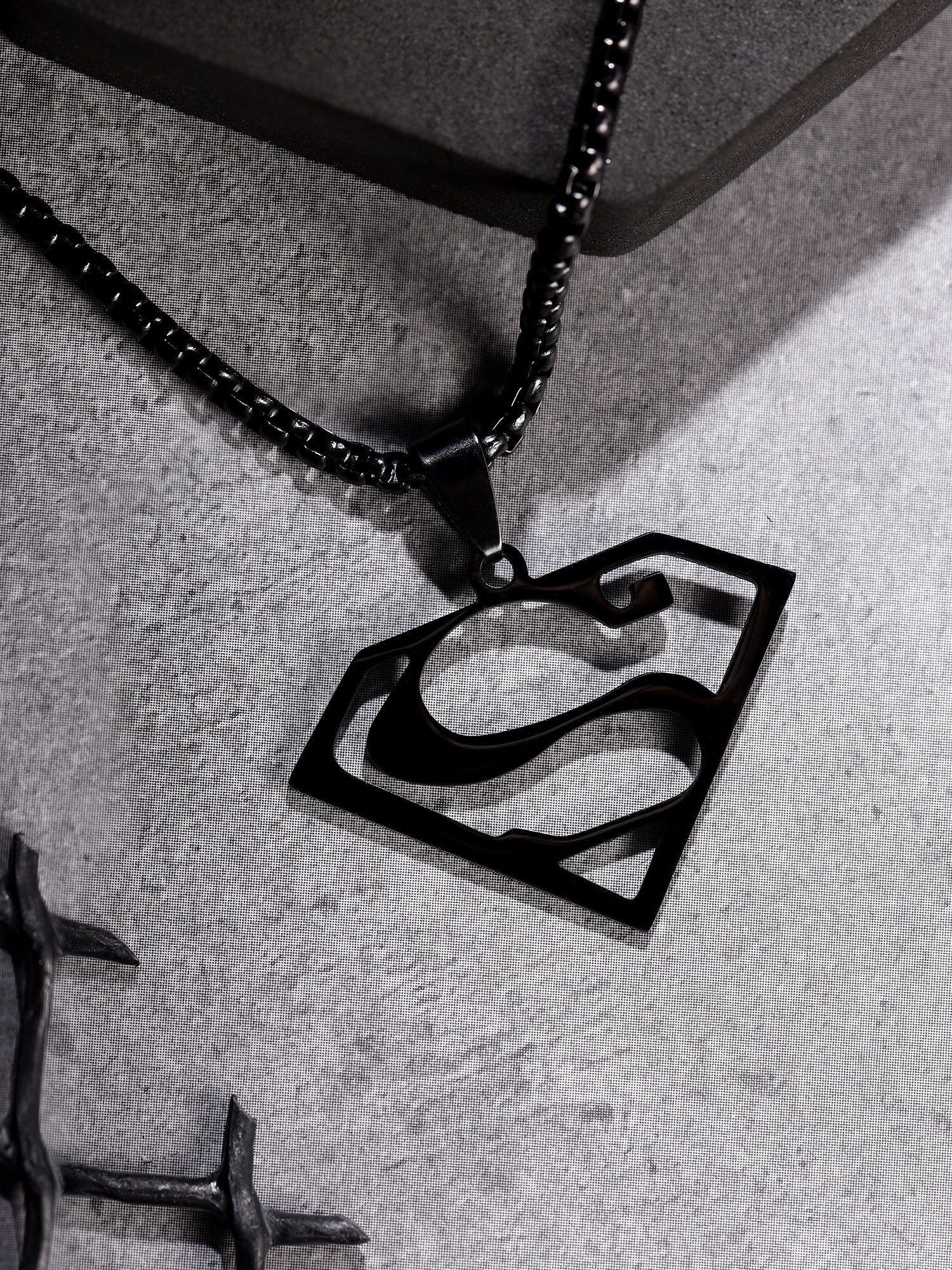 Superman Krypton Icon Pendant (Black)