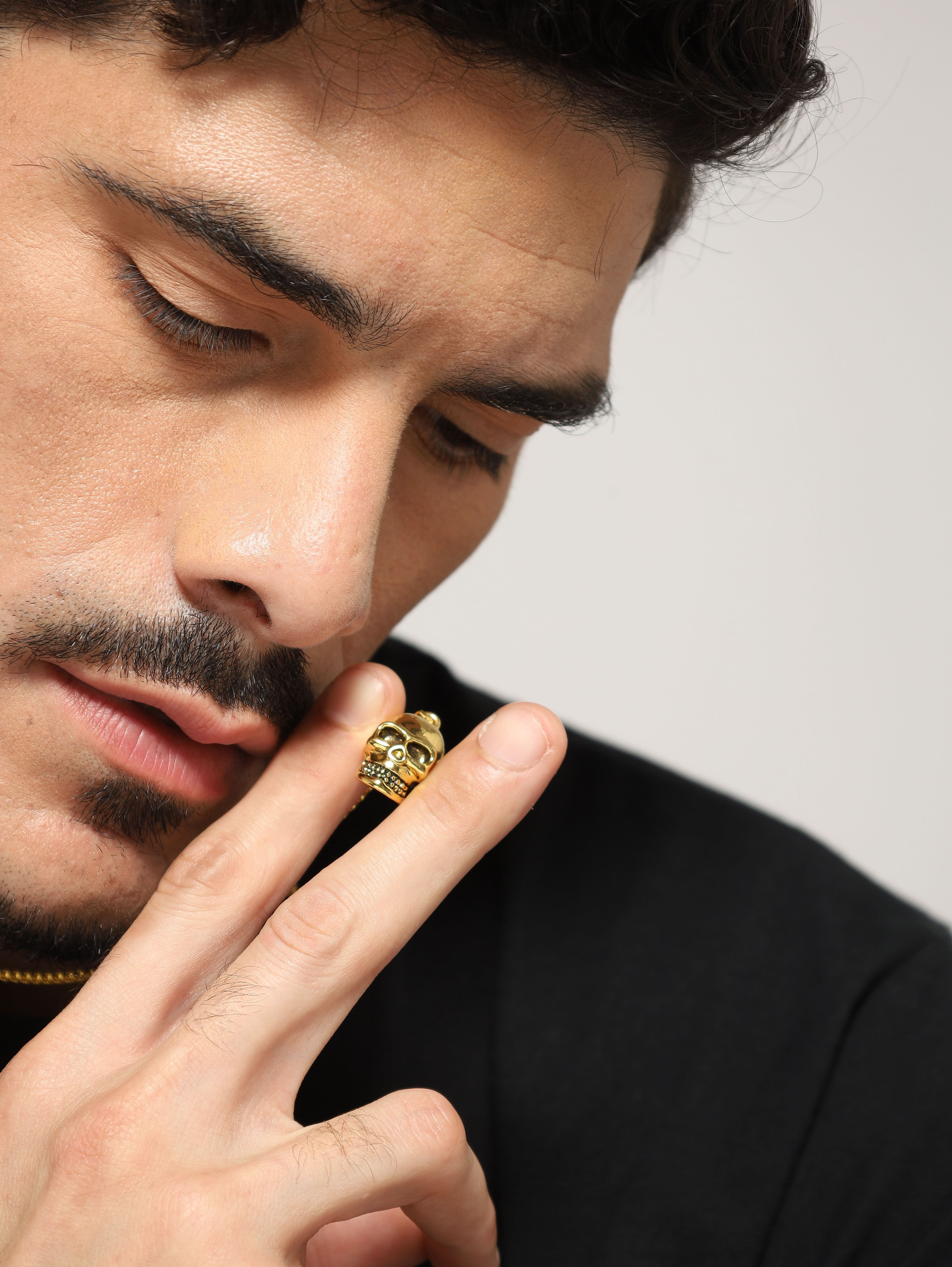 Midnight Skull Pendant (Gold)