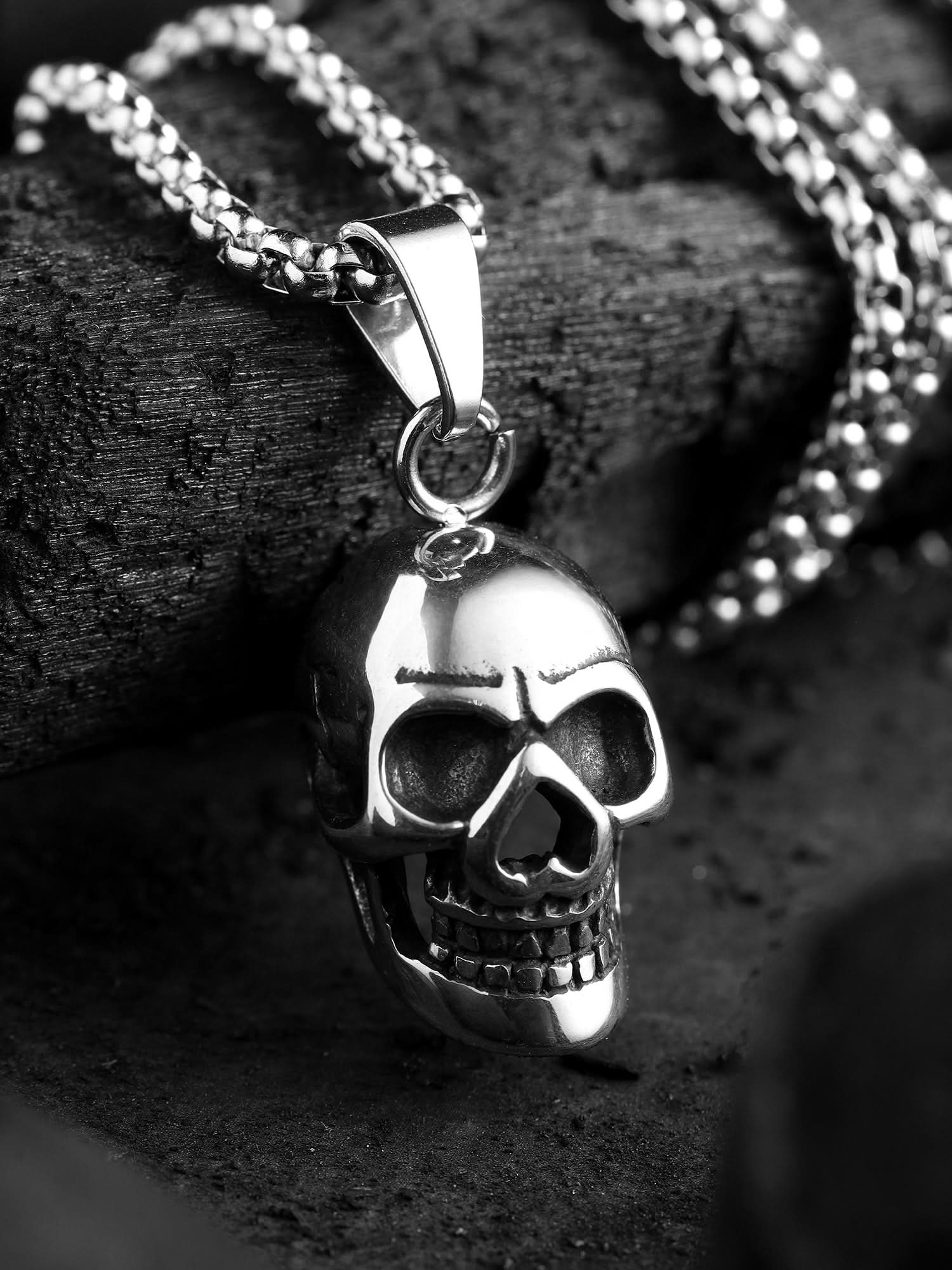 Midnight Skull Pendant (Silver)