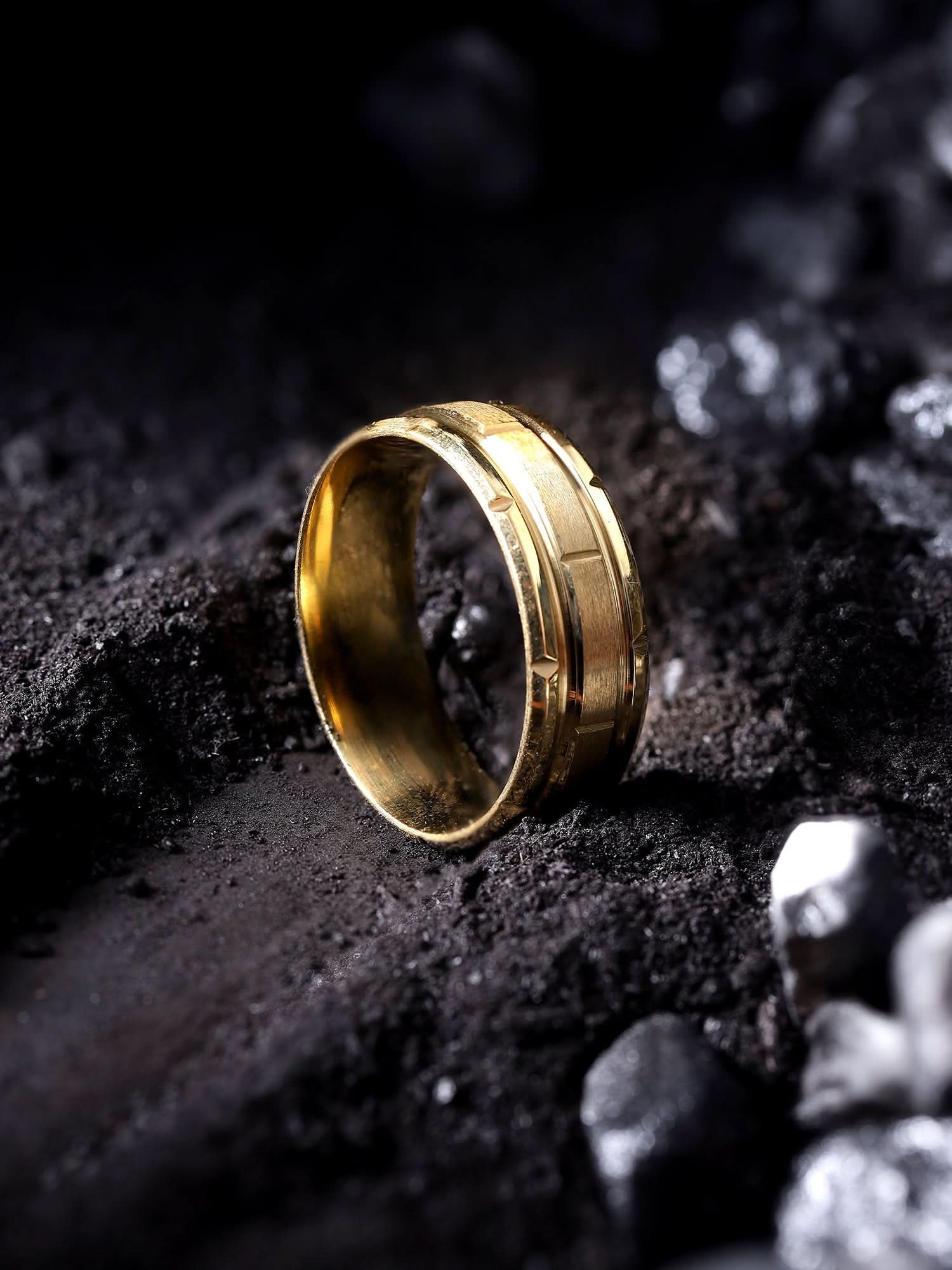 Tungsten Pattern Ring (Gold)