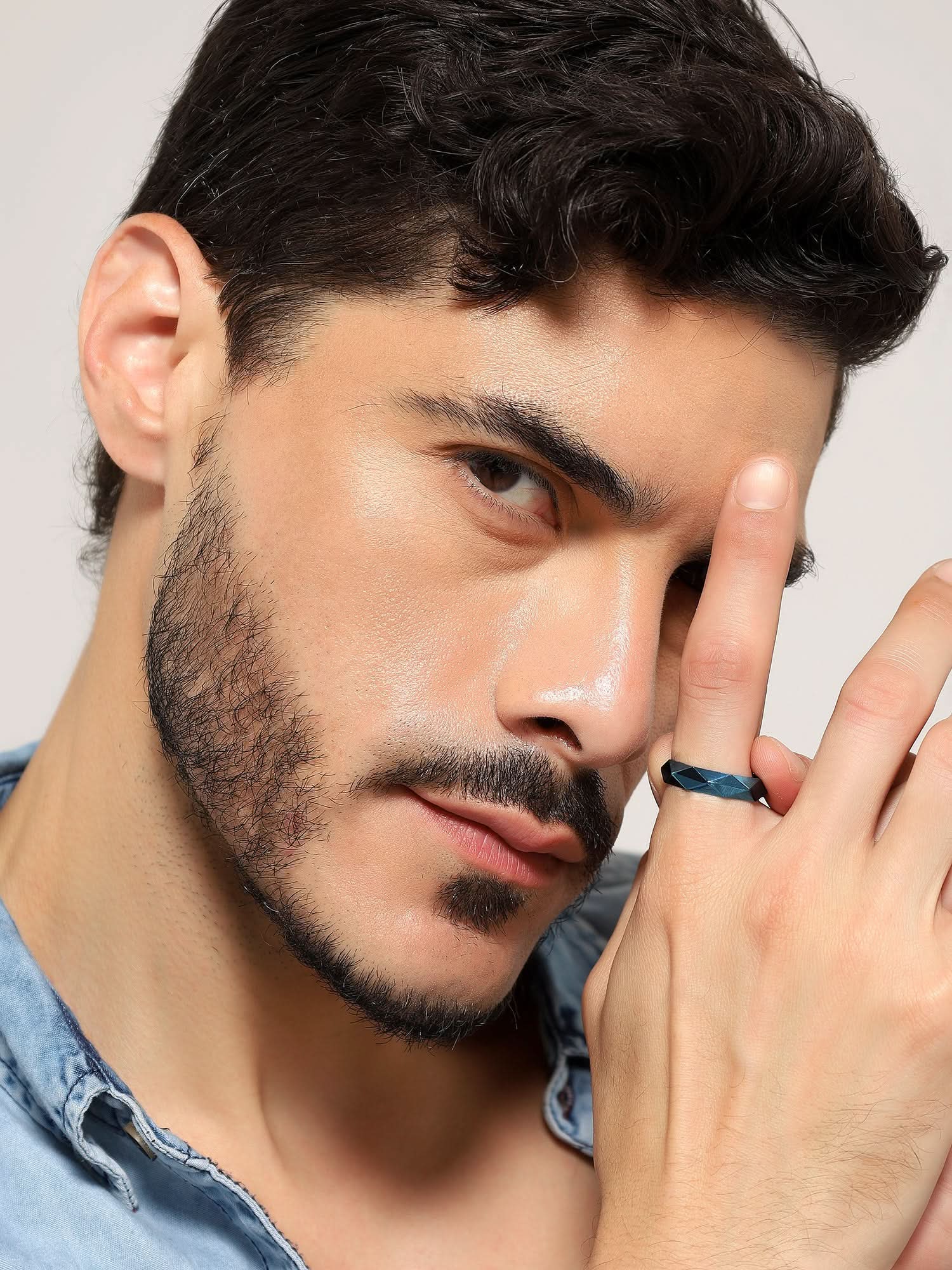 Model wearing Anillos Fashion Ring in blue — men's blue ring styled on hand