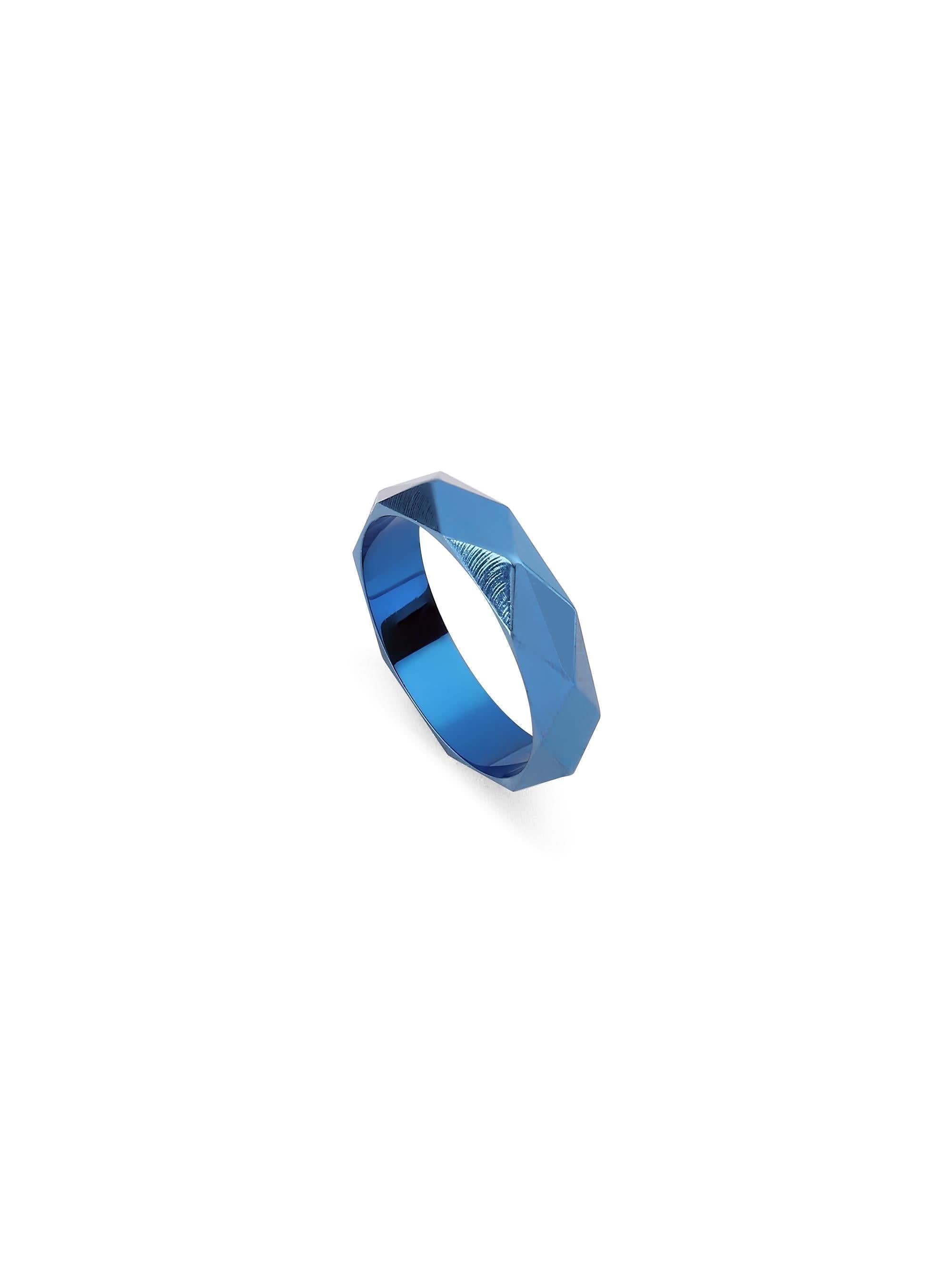 Anillos Fashion Ring in blue on white background — men's blue ring