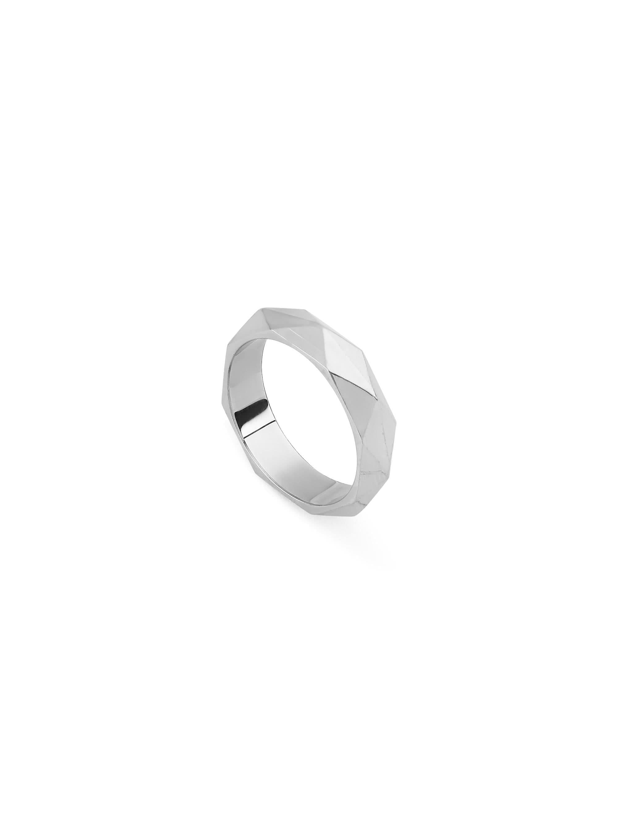 Anillos Fashion Couple Ring in silver on white background — men's silver ring