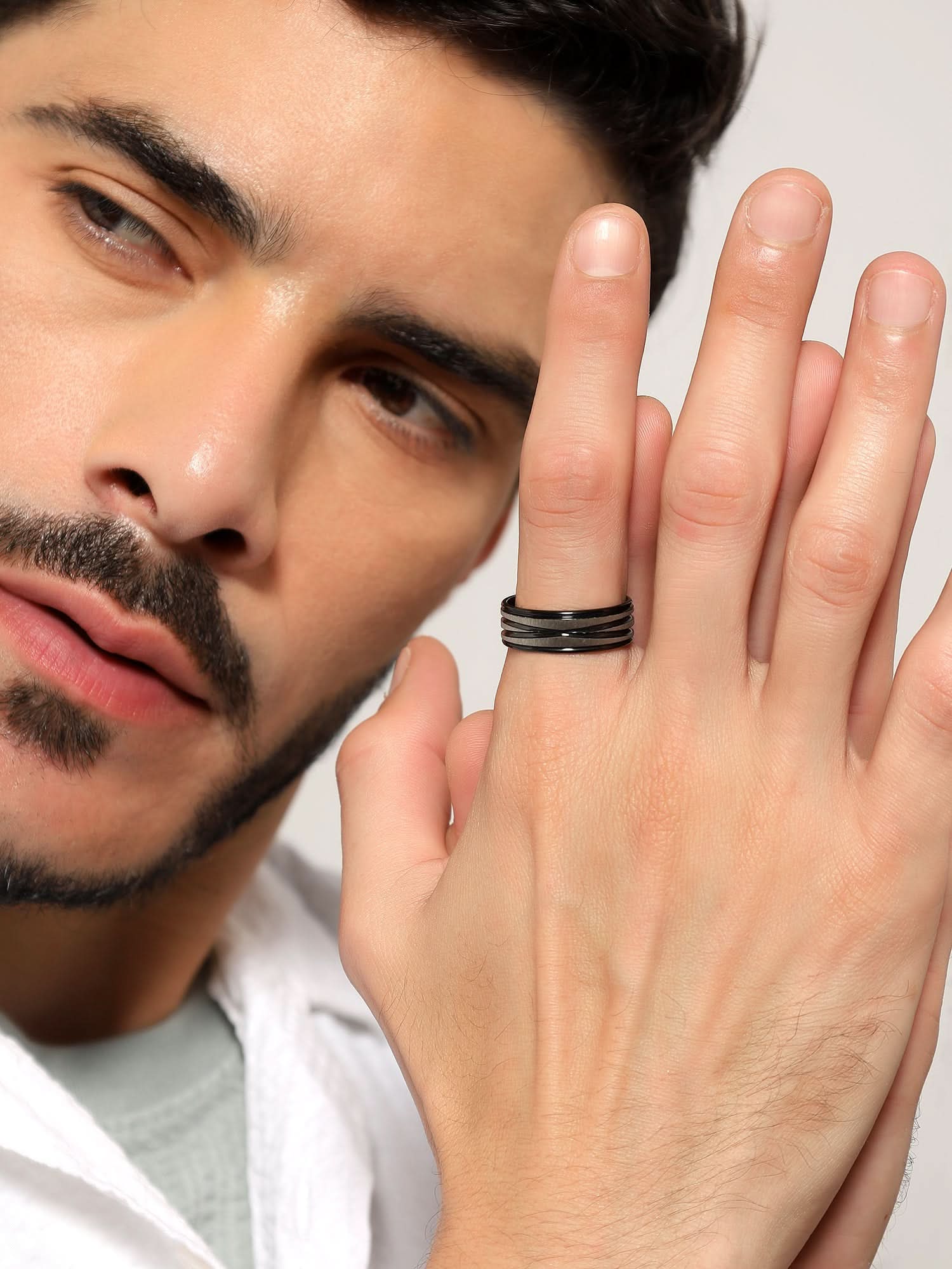 Crossover Line Ring (Black)