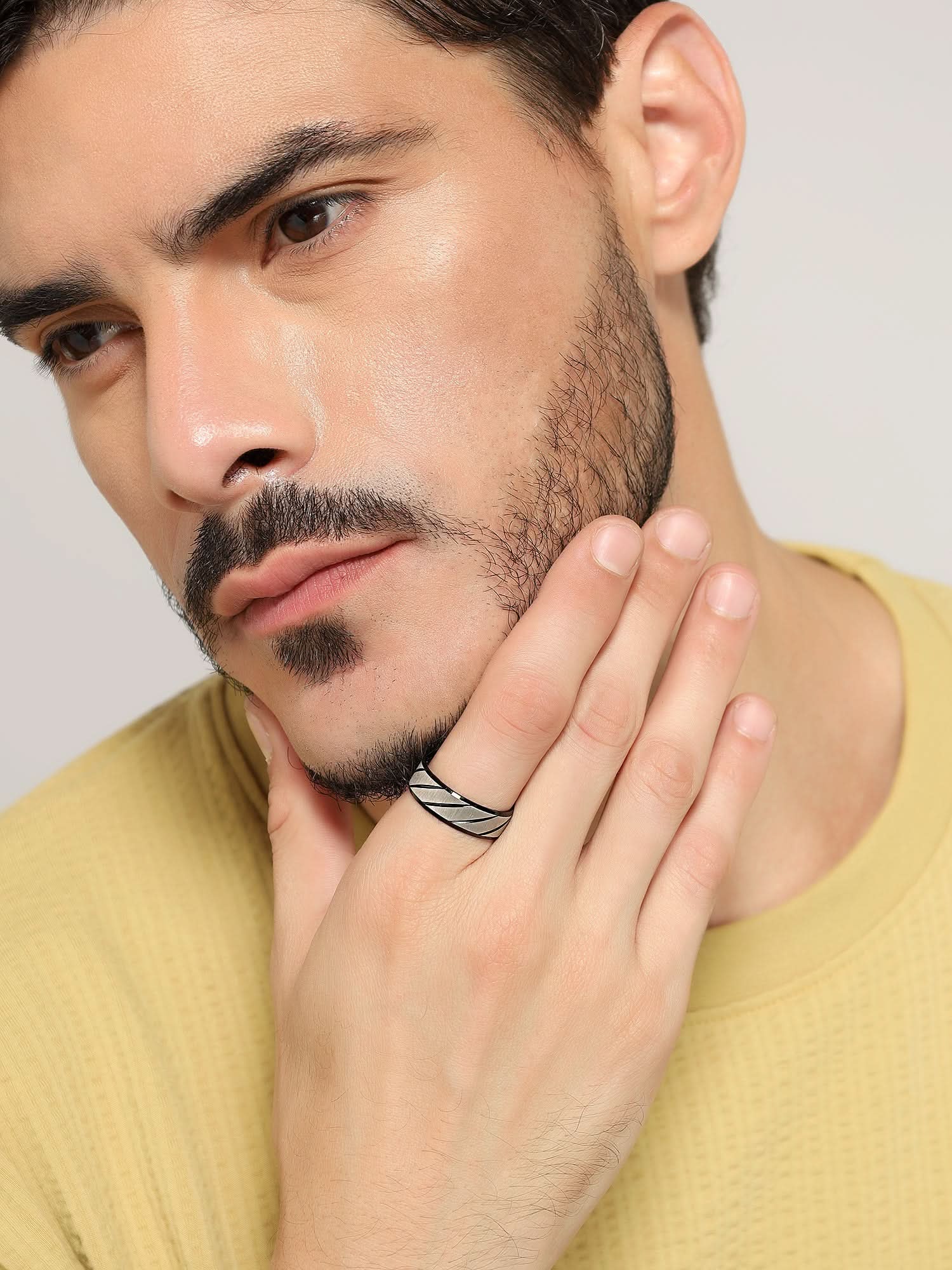 Frosted Wave Carved Knuckle Ring (Black)