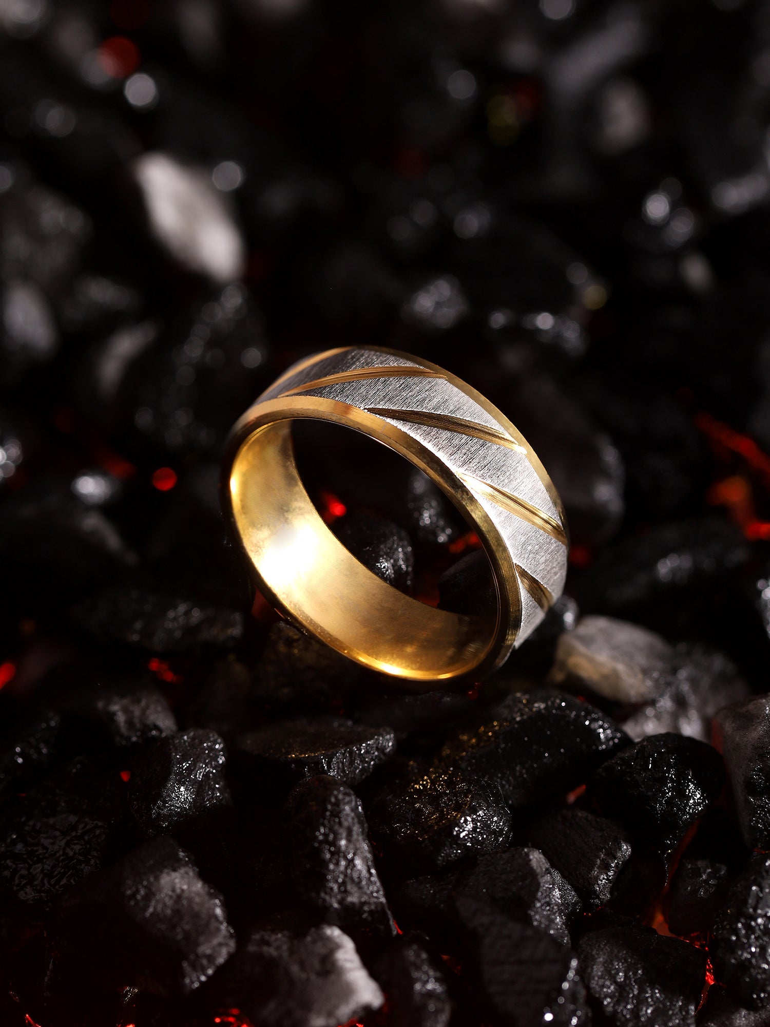 Frosted Wave Carved Knuckle Ring (Gold)