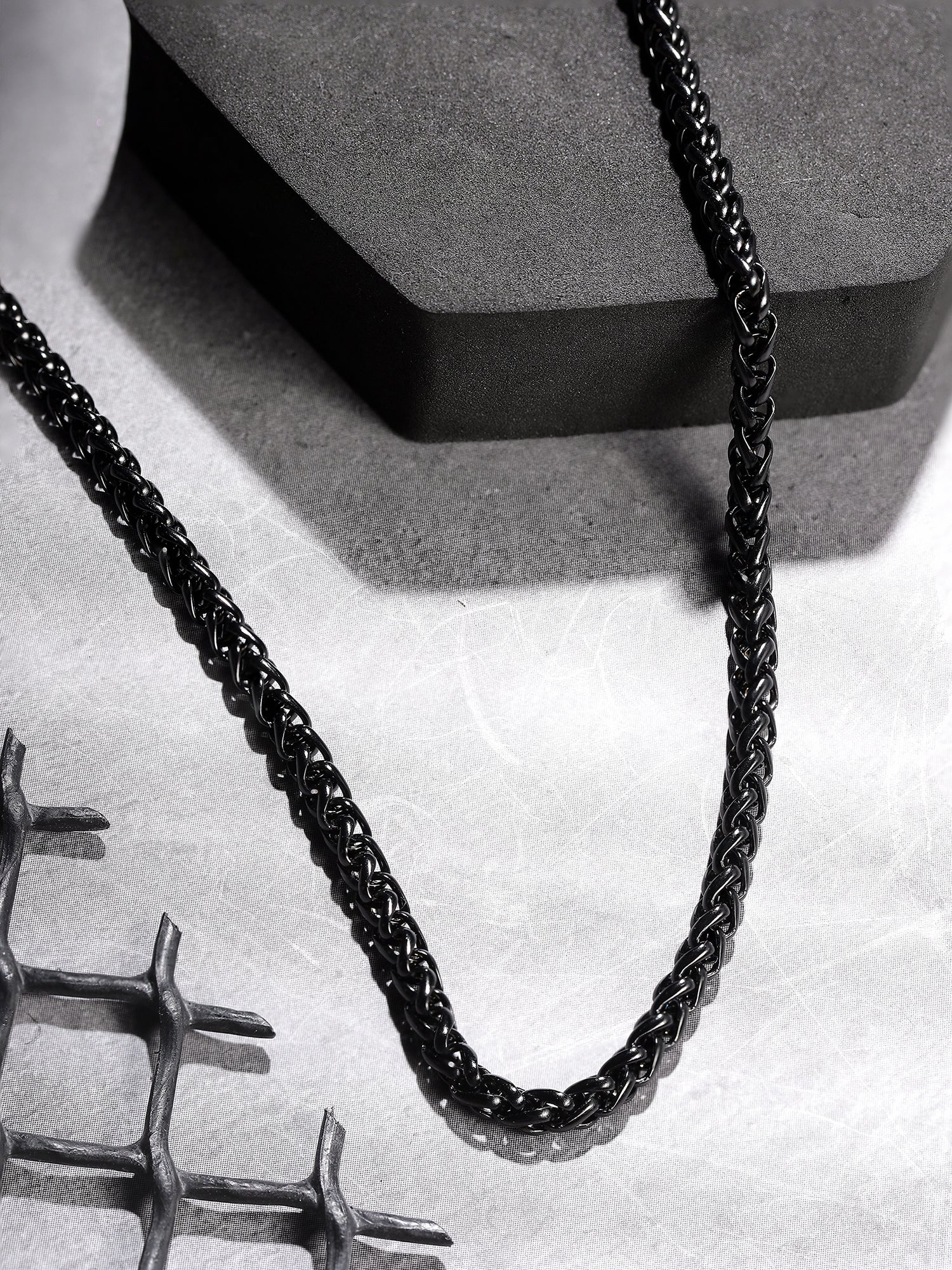 Chunky Flower Wheat Chain (Black)