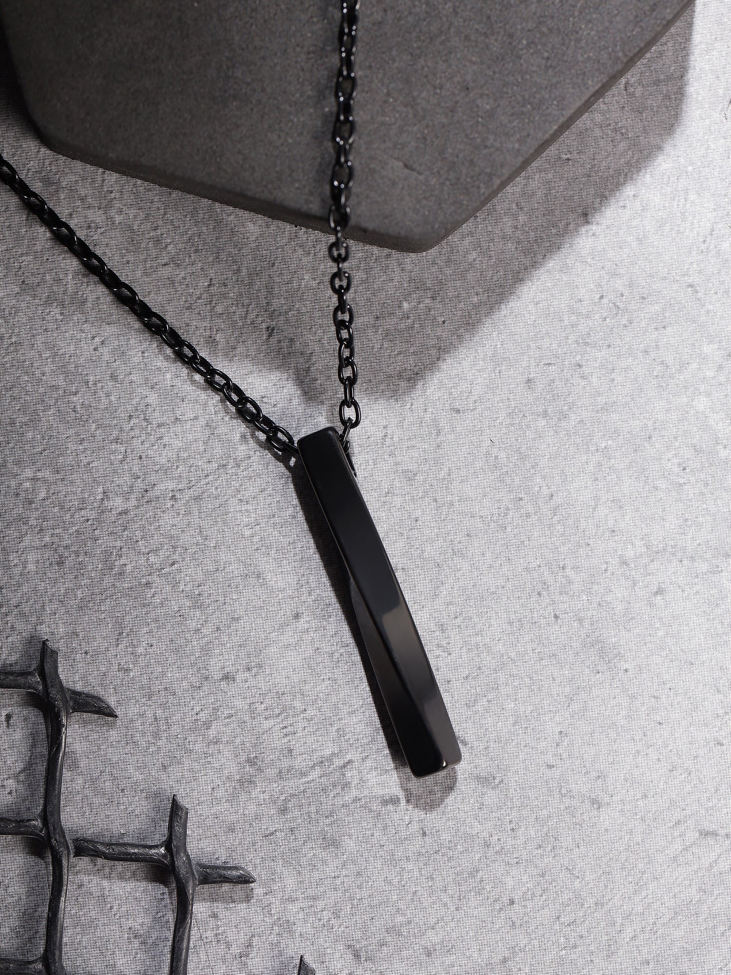 Twisted Long Vertical Bar Pendant (Black)