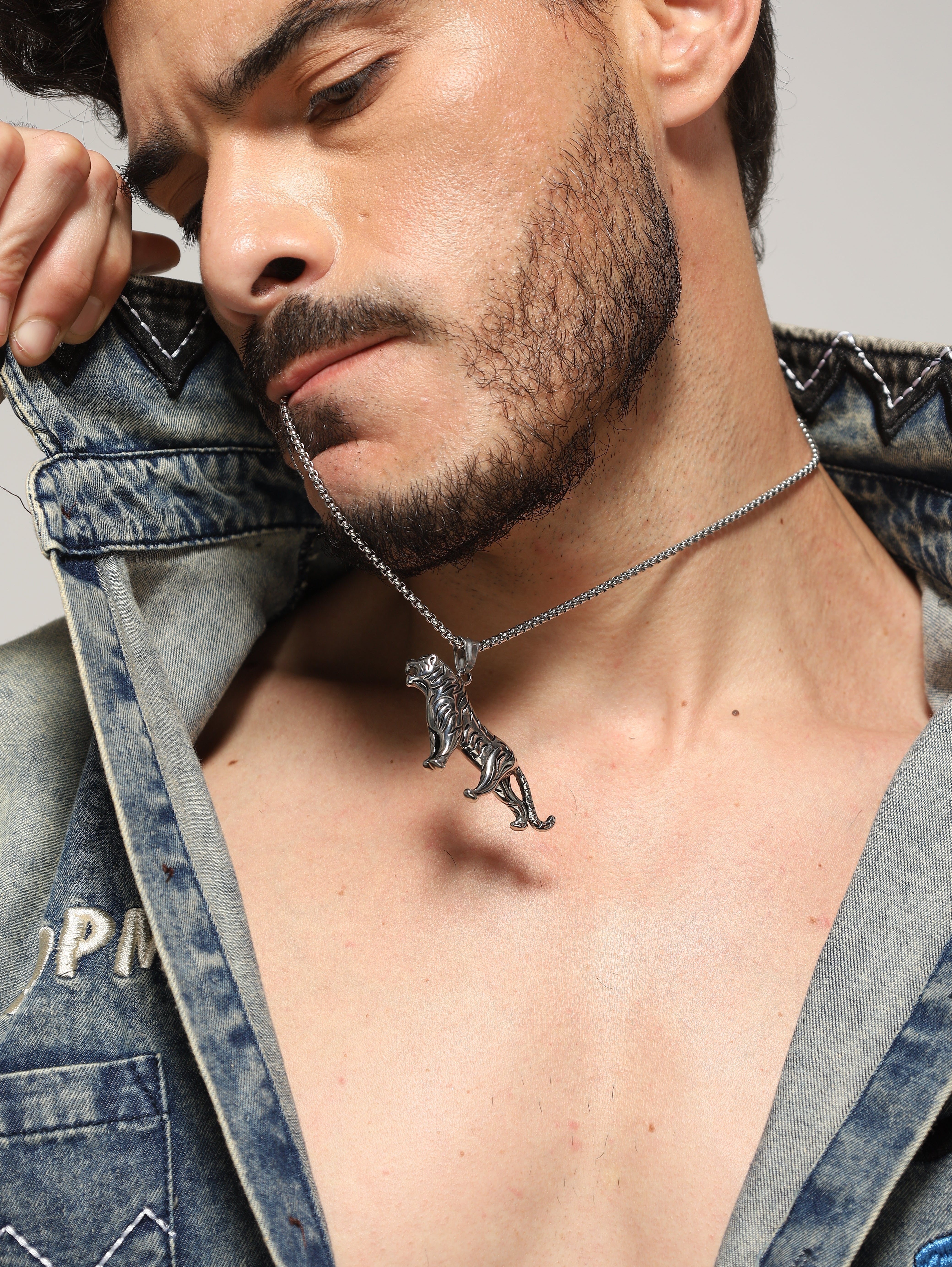 Domineering Tiger Pendant (Silver)