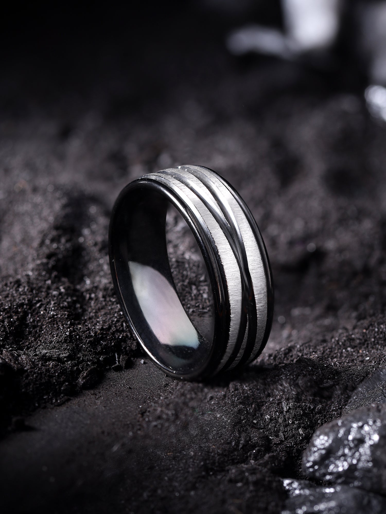 Crossover Line Ring (Black)