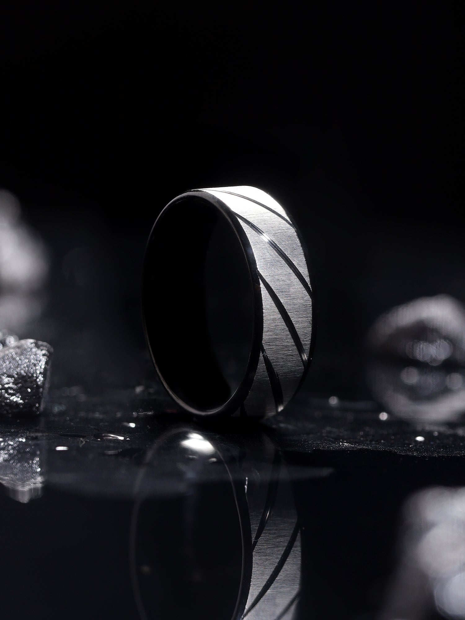 Frosted Wave Carved Knuckle Ring (Black)